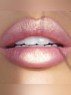 Kylie Cosmetics Liquid Lipstick Metal Matte in Heir